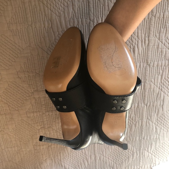 Auth Valentino Garavani Bow-trim Leather Ankle Boot, Black leather booties - Picture 9 of 17